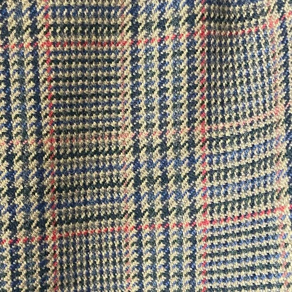 Avoca Collection | 2 piece skirt suit. Classic. Ireland. 100% pure wool. Large - Picture 5 of 15